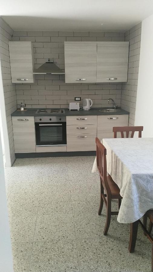 Lake Retreat - Maiella Apartment - Beautiful Lake And Mountain Views Casoli  Экстерьер фото
